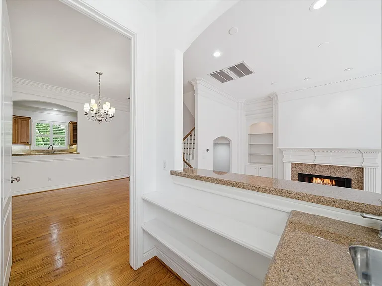 1329 Hyde Park Blvd — Photo 16