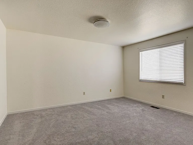 418 SW Erie Cir — Photo 15