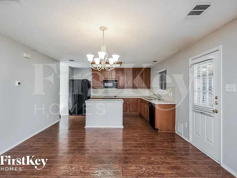 13413 Lost Spurs Rd — Photo 7
