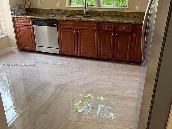 3rd image of 3001 NE 185th St APT 437