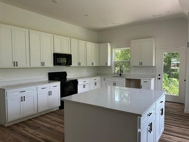 1st image of 106 E Miller St