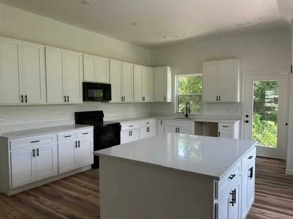 106 E Miller St, Whitewright, TX 75491