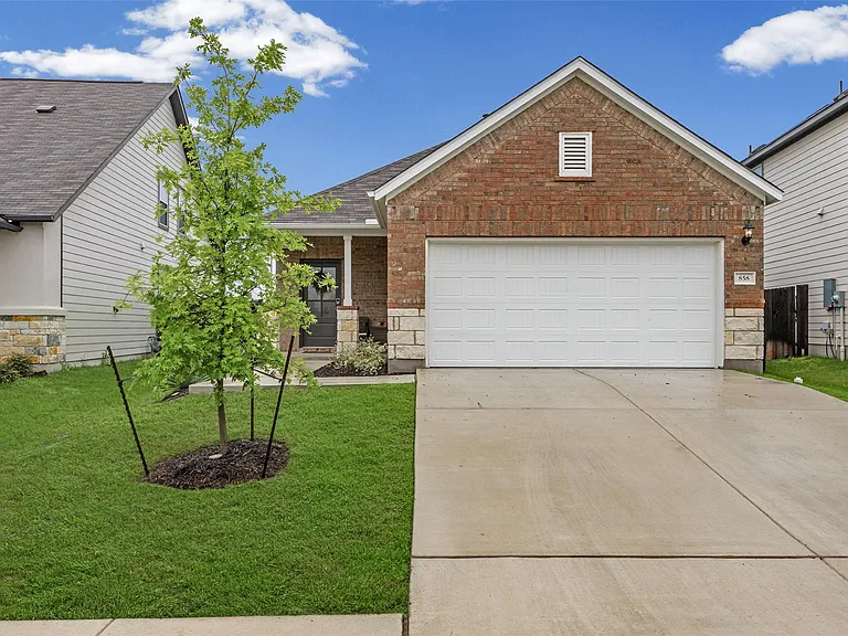 858 Papaya Dr — Photo 3