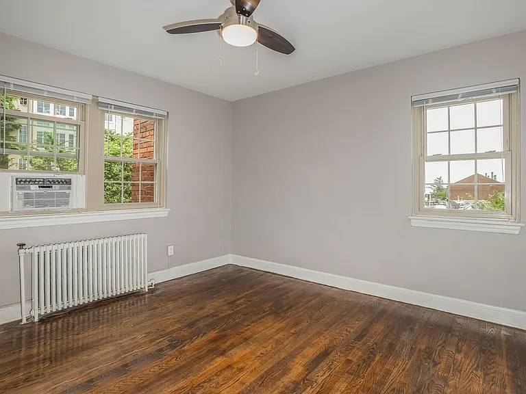 2231 Ontario Apartment Homes Bedroom
