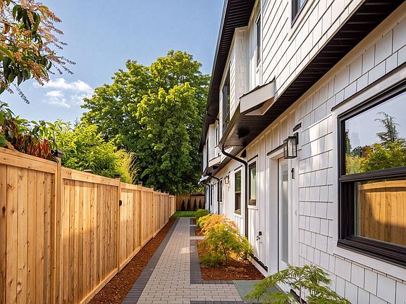 4th image of 2118 Pentland Rd #4