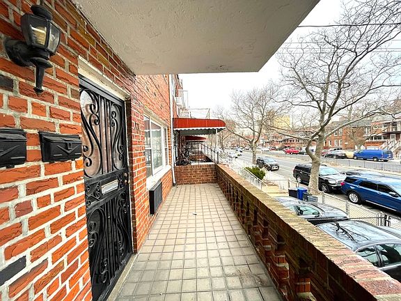 3rd image of 724 Rockaway Pkwy