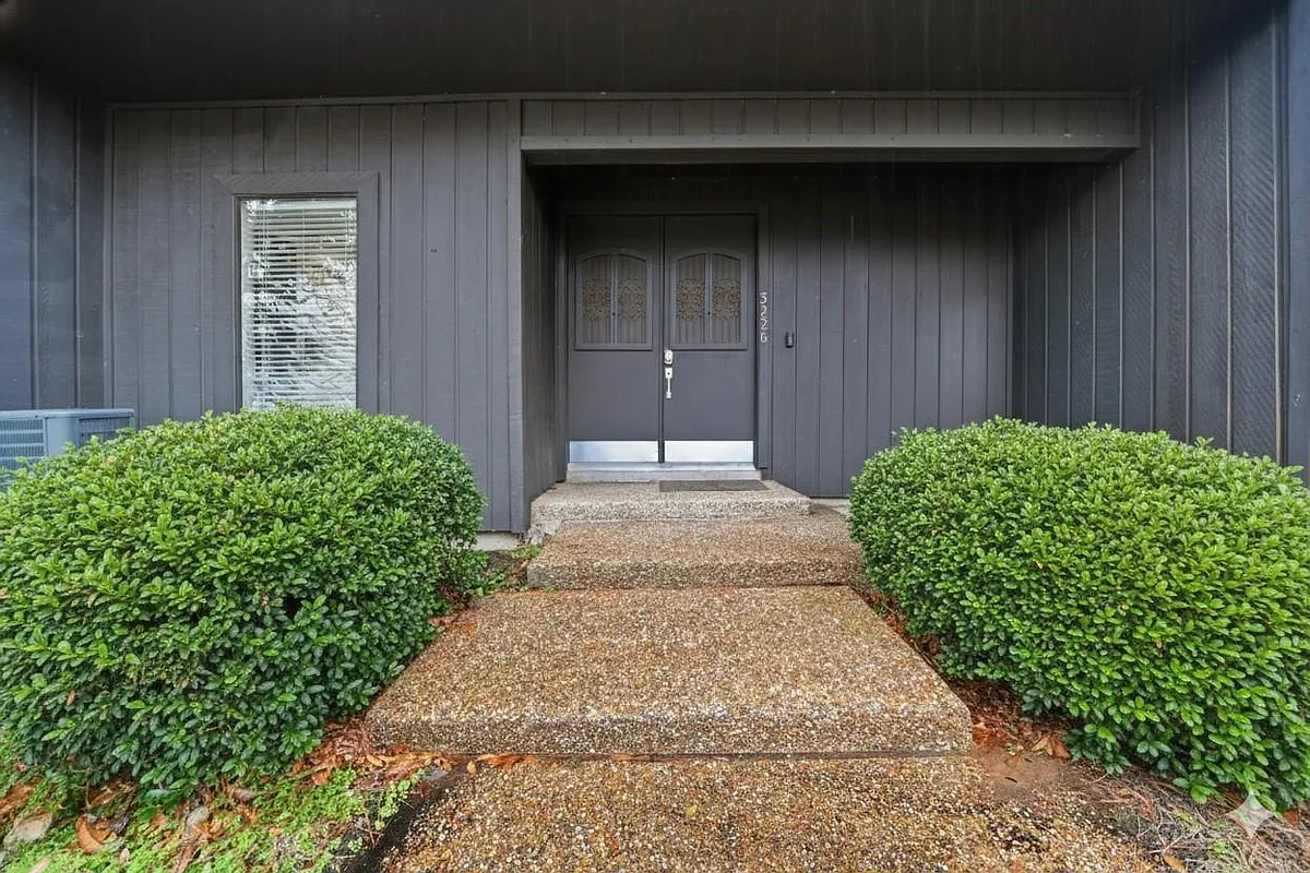 Building Photo - 3226 Poe Dr
