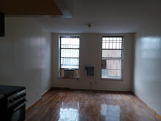 Rented by Danielle Stoller, LREB | media 5