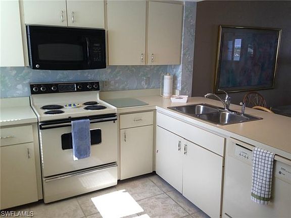 4th image of 893 Collier Ct #3505