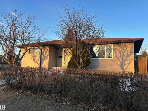 14911 77th St NW, Edmonton, AB T5C 1E9