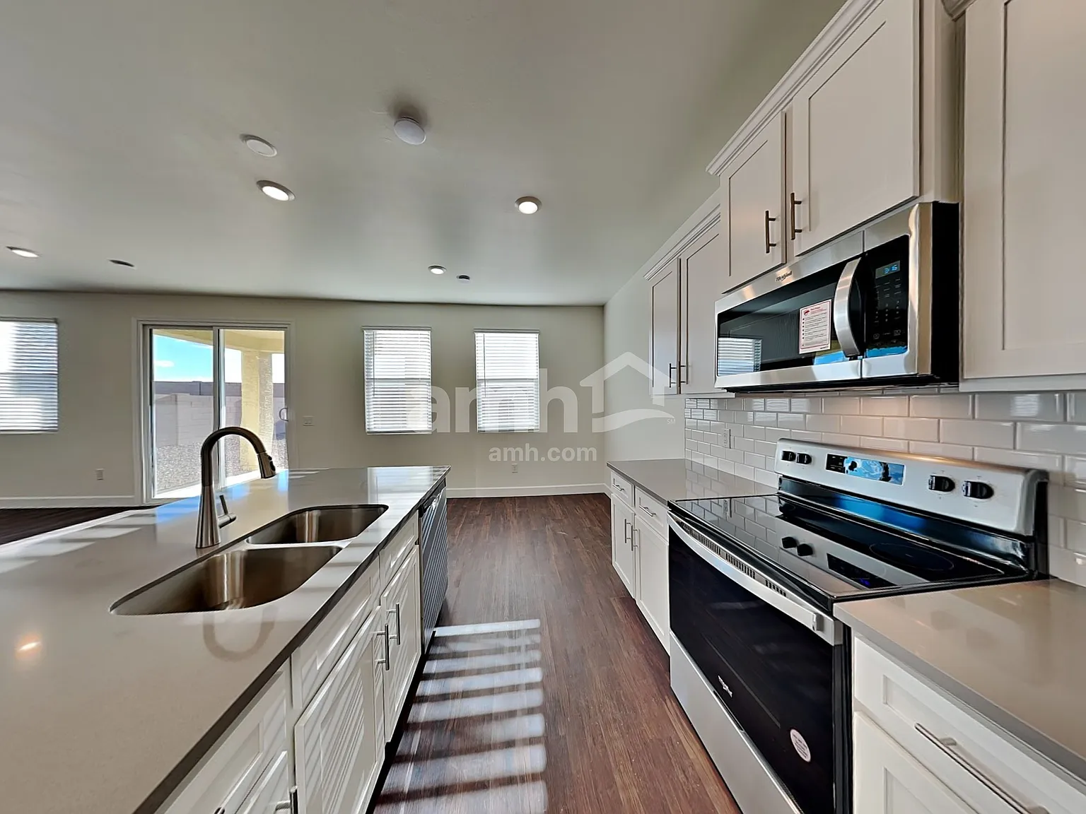 4 bed, 2.5 bath, 2292 sqft, $2,290 — Photo 3
