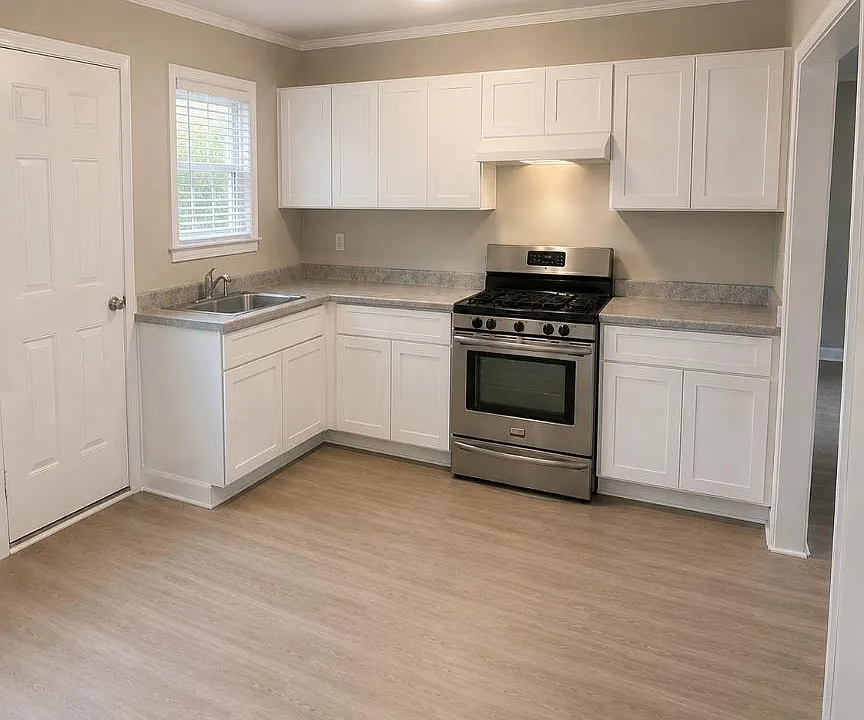 612 W College St #5