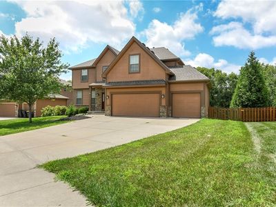 833 Rock Creek Dr, Lansing, KS, 66043