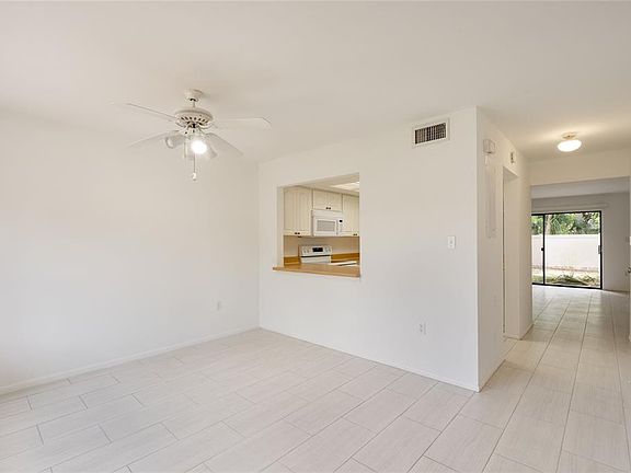 5th image of 926 SUNRIDGE DRIVE #F1