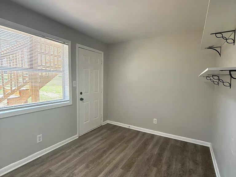 1607 Line Cir #2 — Photo 8