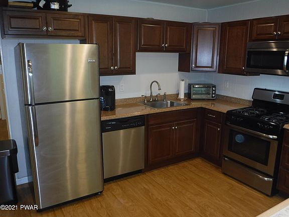 4th image of 204 Laurel Dr