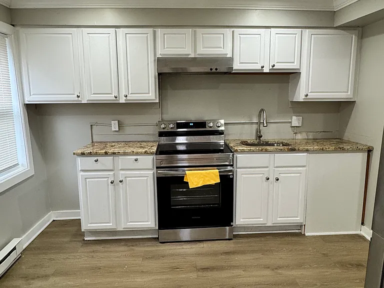 218 N Clayton St — Photo 4