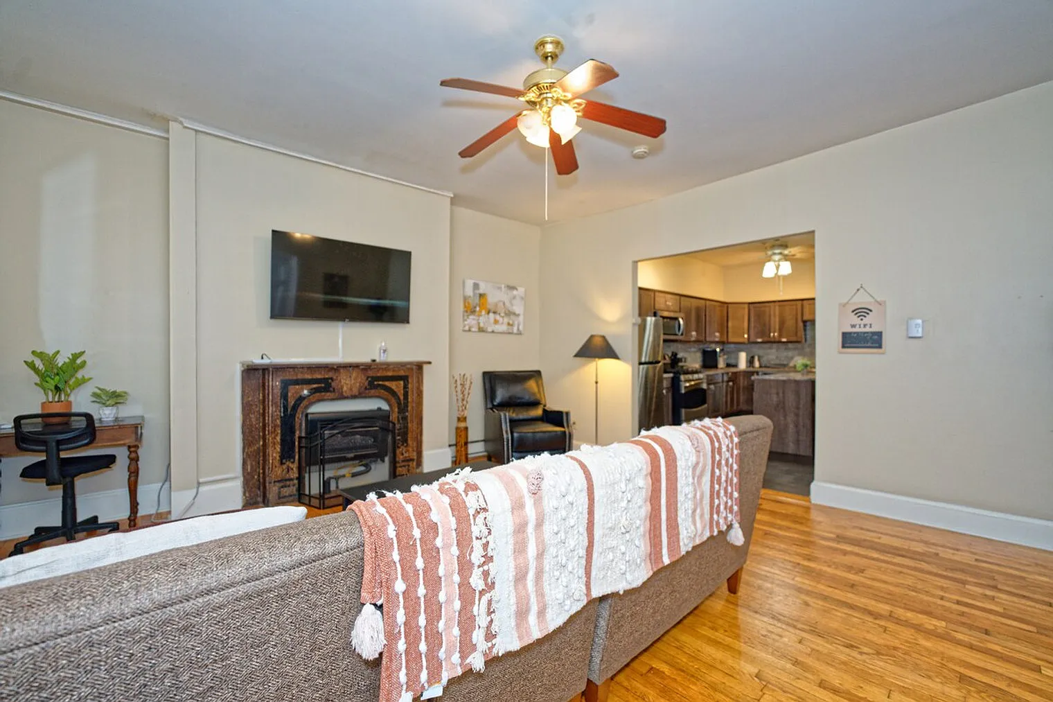 2 bed, 1.0 bath, $3,594 — Photo 4