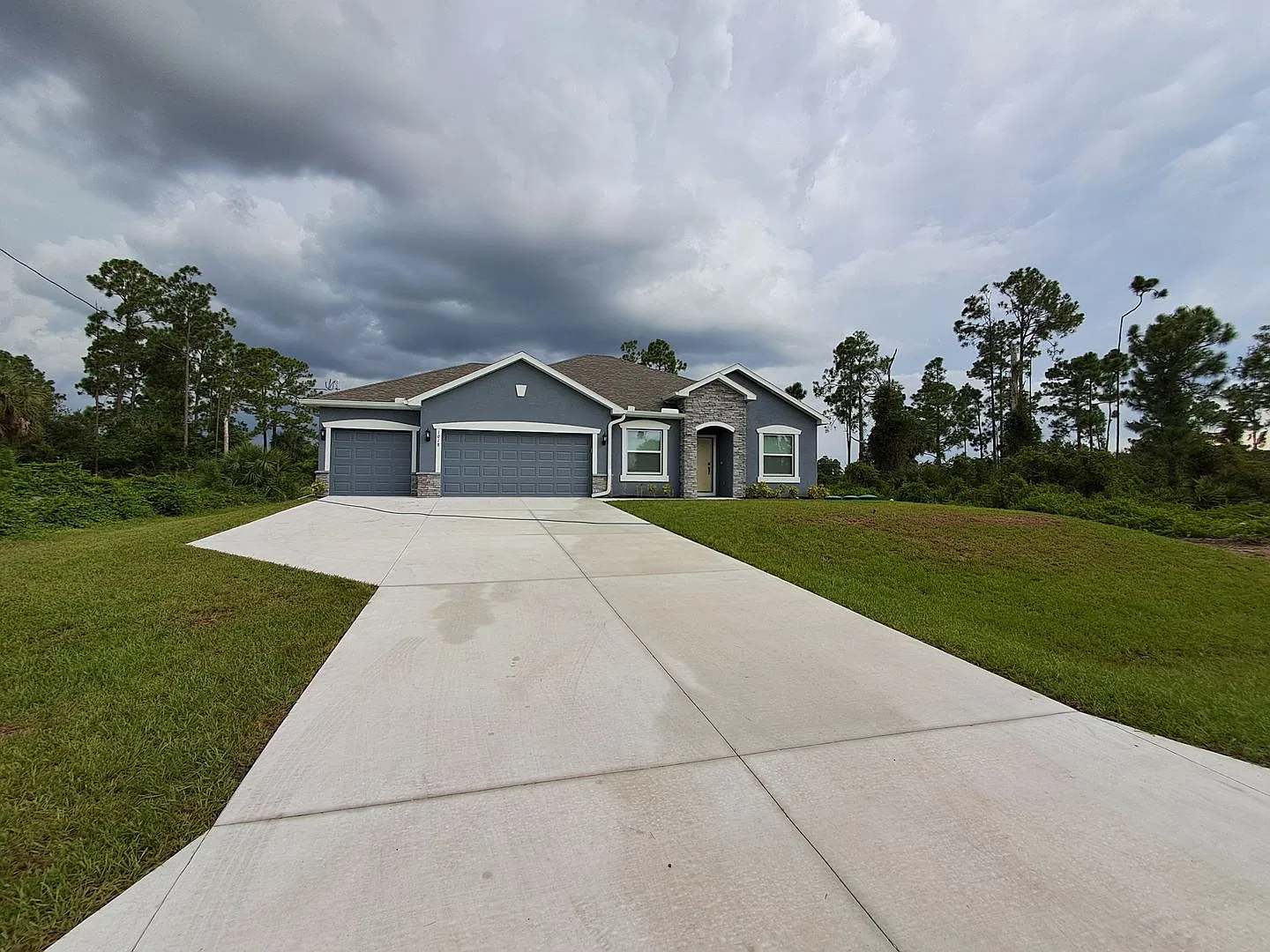 Recently Reduced 3/2 +Den — Photo 1
