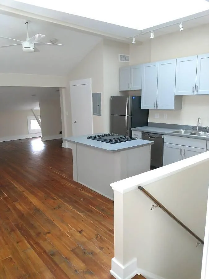 2 bed, 1.5 bath, 1200 sqft, $1,600 — Photo 2