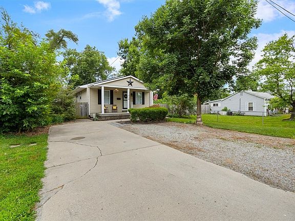 3rd image of 714 Forest Ave