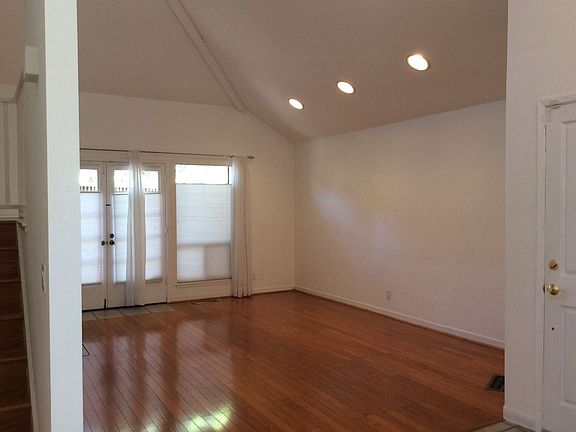 3rd image of 1 Berkeley Ct