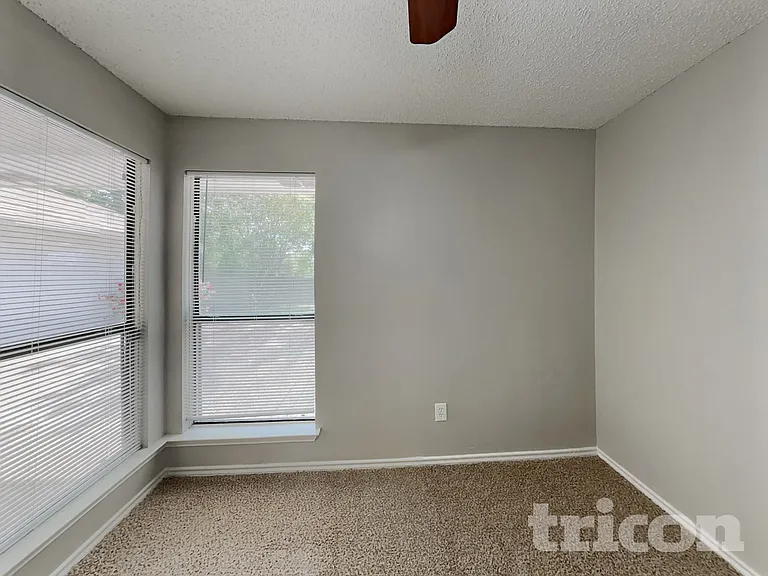 8002 Meadowlark Ln — Photo 11