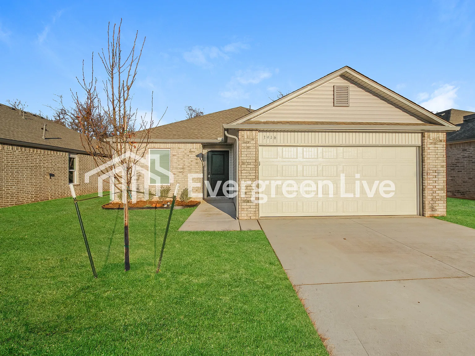 3 bed, 2.0 bath, 1216 sqft, $1,395 — Photo 1
