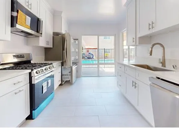 11860 Chandler Blvd APT 10, Valley Village, CA 91607