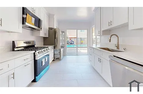 11860 Chandler Blvd #10 Photo 1