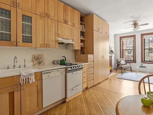 904 Union St APT 3A, Brooklyn, NY 11215