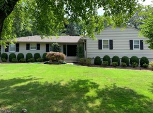 29 Stonewall Dr, Livingston, NJ 07039