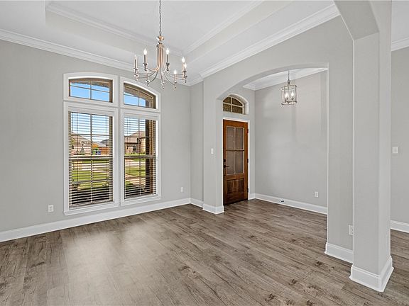 4th image of 10301 Creekside Ln