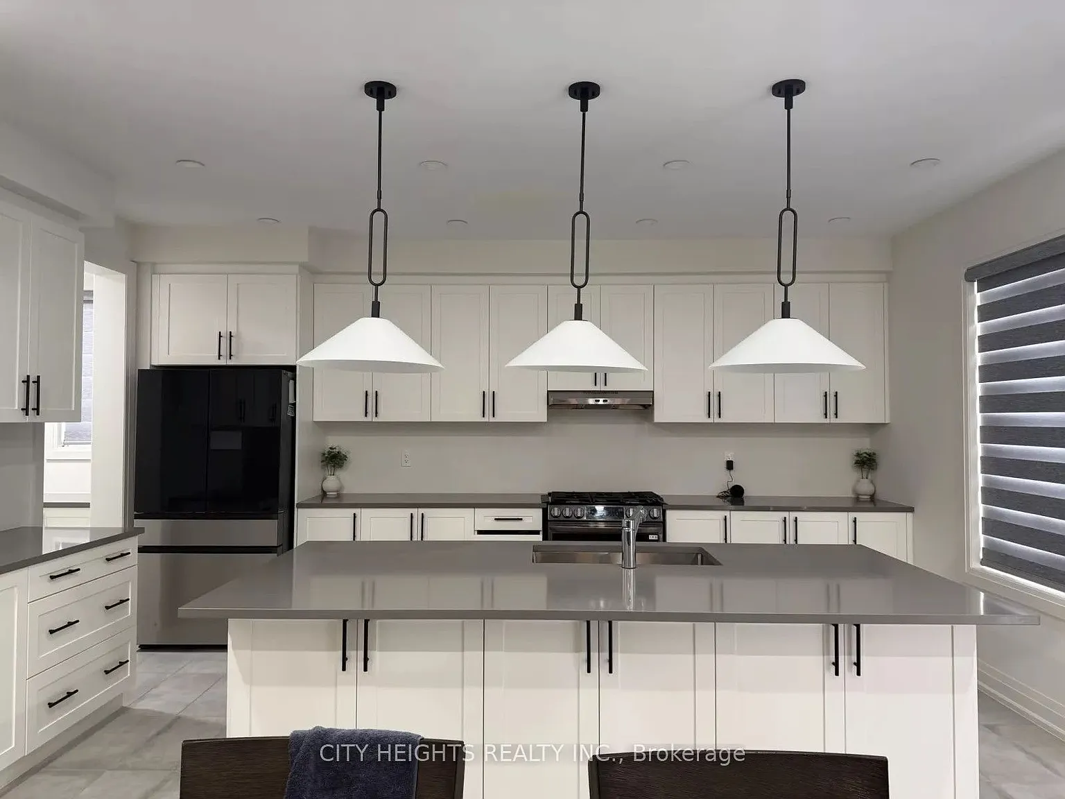 4 bed, $4,700 — Photo 1