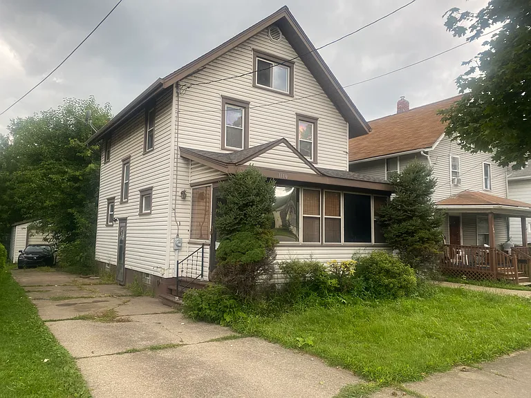 1110 Brown St — Photo 1
