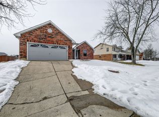 6800 Deer Bluff Dr, Dayton, OH 45424
