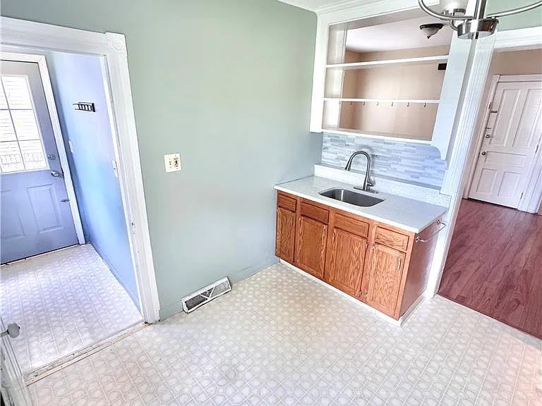 229 E Union Blvd #1 — Photo 15