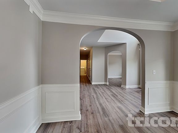 4th image of 1571 English Manor Cir