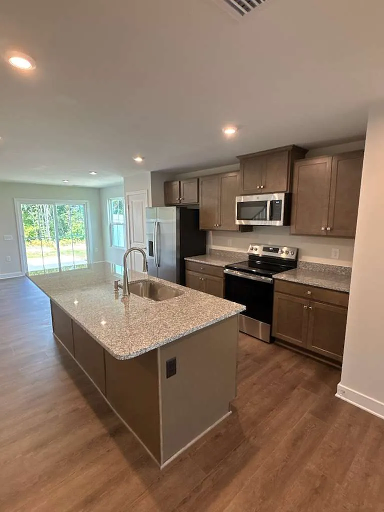3 bed, 2.5 bath, 1670 sqft, $2,500 — Photo 4