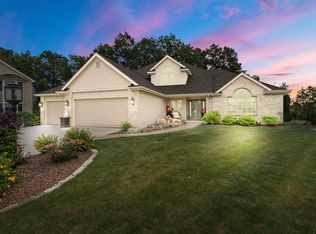 924 Lake Hill Ct, Fort Wayne, IN 46845