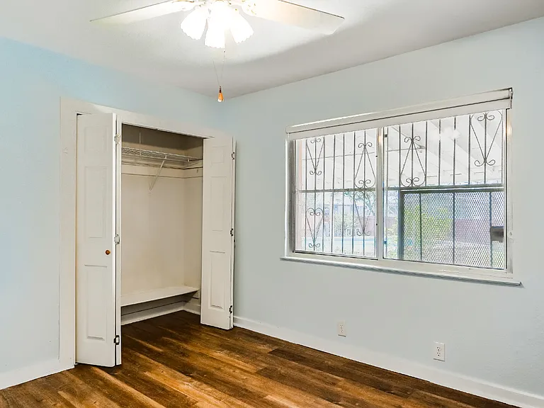 2622 W Summit Ave — Photo 13