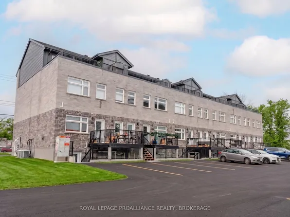 809 Development Dr #105, Kingston, ON K7M 4W6