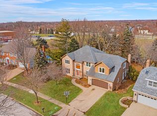 575 Apple River Dr, Naperville, IL