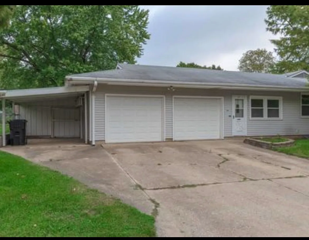 3 bed, 2000 sqft, $2,100 — Photo 2