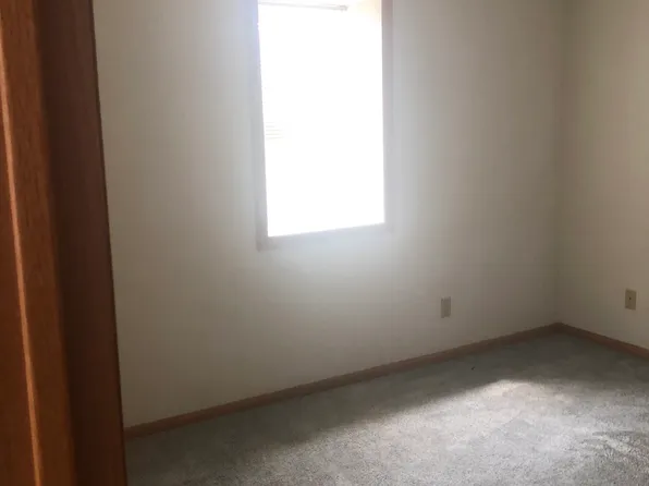 Navin Apartments, 101 S Main St #203, Mitchell, SD 57301