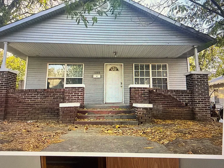 1220 S Quincy Ave — Photo 1