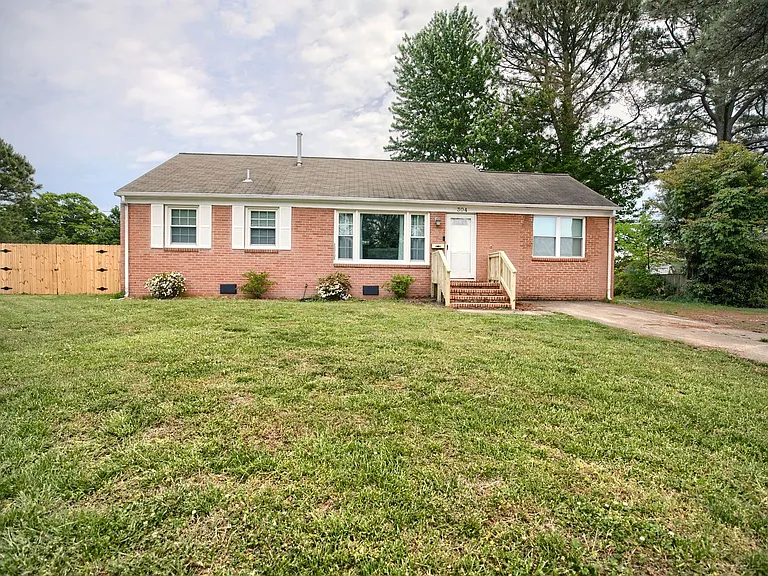 304 Wales Cir — Photo 1