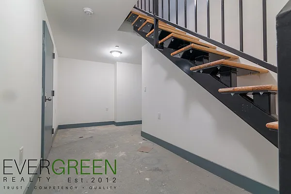 Rented by Evergreen Apartments BK | media 34