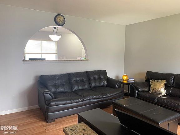 5th image of 37724 Longacre Dr