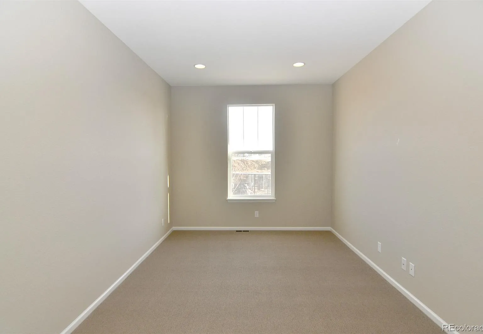 3 bed, 1818 sqft, $3,150 — Photo 3